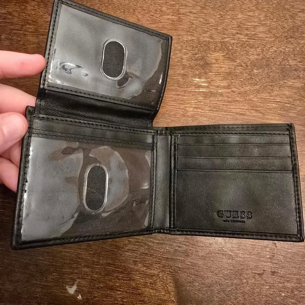 GUESS mens bifold wallet